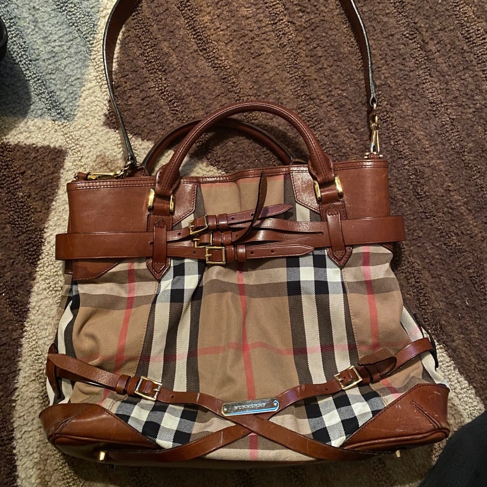 Burberry purse